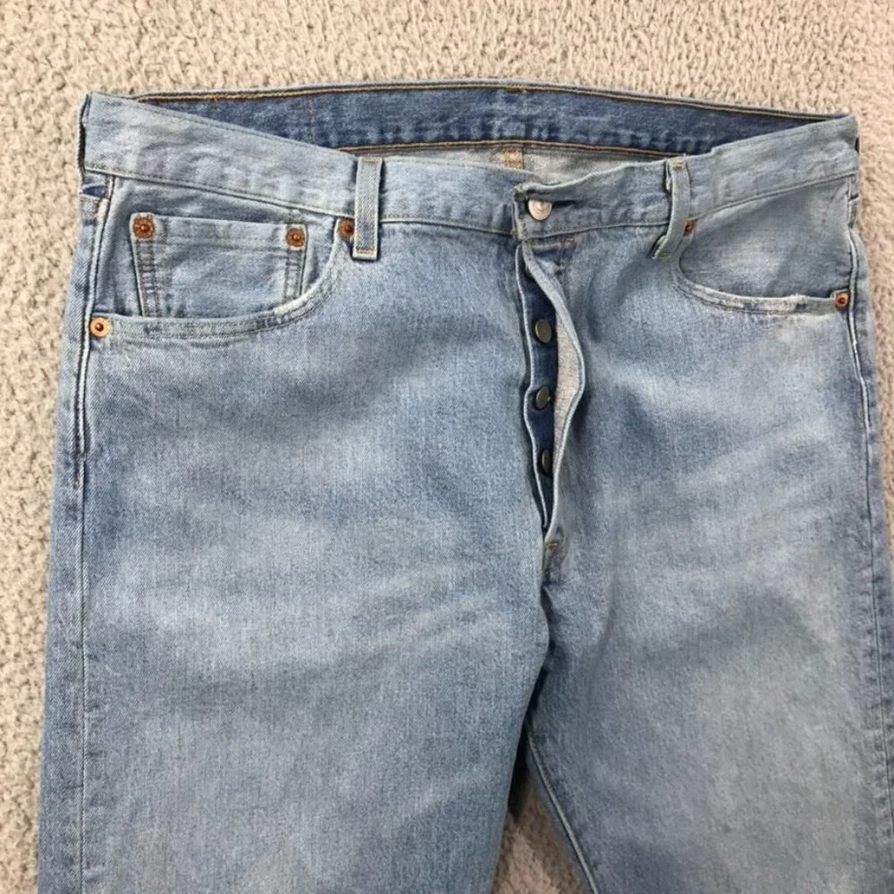 LEVIS 501 Mens 36x32 Original Fit Straight Leg Button Fly Light Wash Denim Jeans
